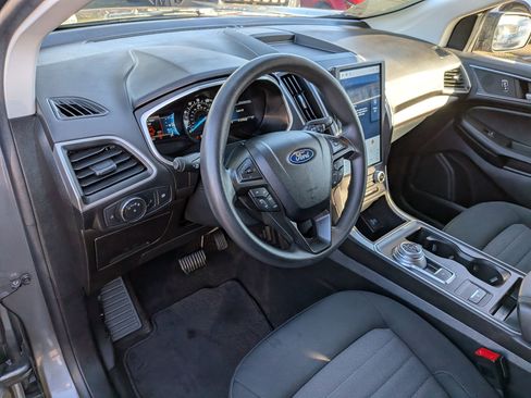 Used 2021 Ford Edge SE image 12