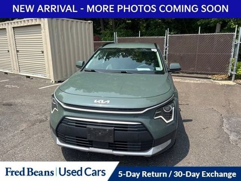 Used 2023 Kia Niro EX FWD image 2