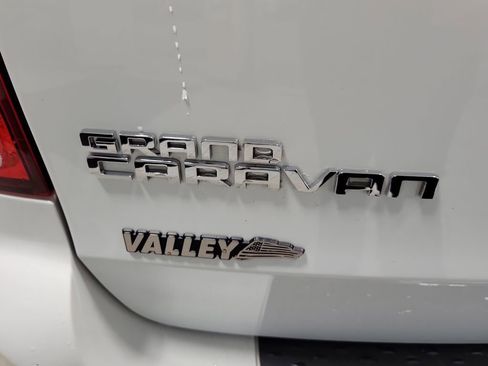 Used 2016 Dodge Grand Caravan SXT image 22