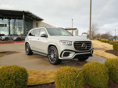 New 2026 Mercedes-Benz GLS 450 4MATIC image 1