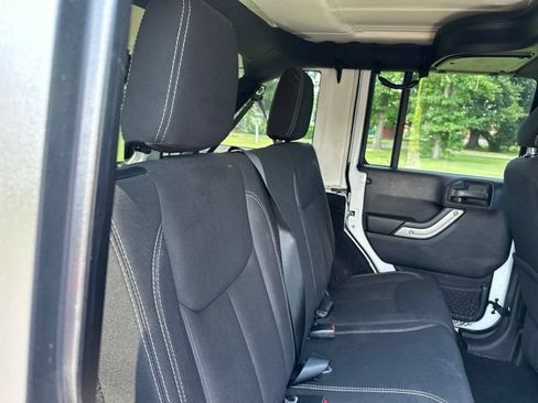 Used 2015 Jeep Wrangler Unlimited Rubicon AWD/4WD image 22