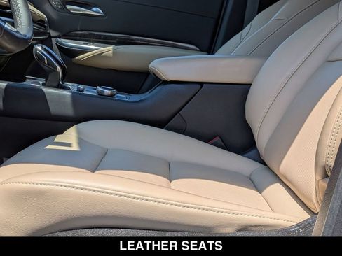 Used 2024 Cadillac XT4 Premium Luxury AWD/4WD image 17