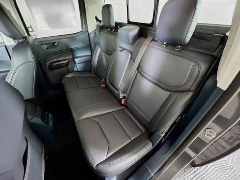 New 2026 Ford Maverick Lariat w/ Black Appearance Package image 28