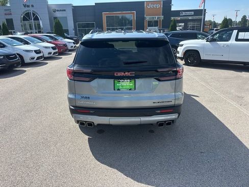 Used 2025 GMC Acadia Elevation w/ Elevation Premium Package FWD image 4