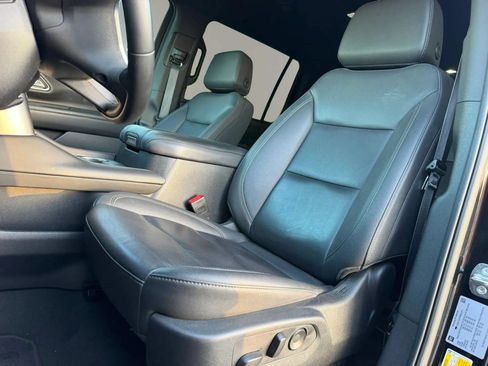 Used 2024 Chevrolet Suburban LT RWD image 10