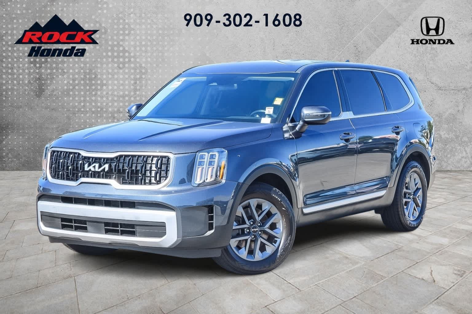 Used 2024 Kia Telluride LX FWD image 1