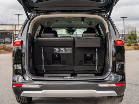 Used 2024 Kia Carnival EX image 20