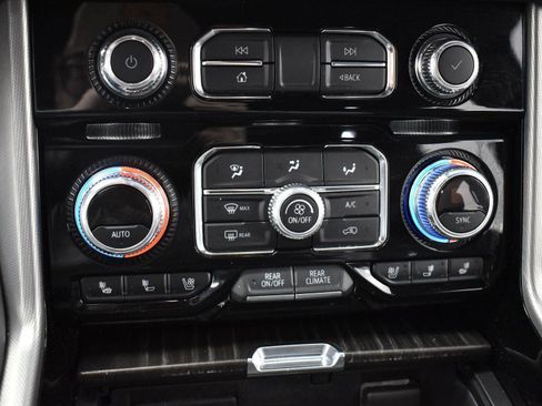 Used 2021 GMC Yukon XL Denali w/ Denali Premium Package AWD/4WD image 25