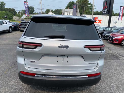 Used 2023 Jeep Grand Cherokee L Laredo image 4