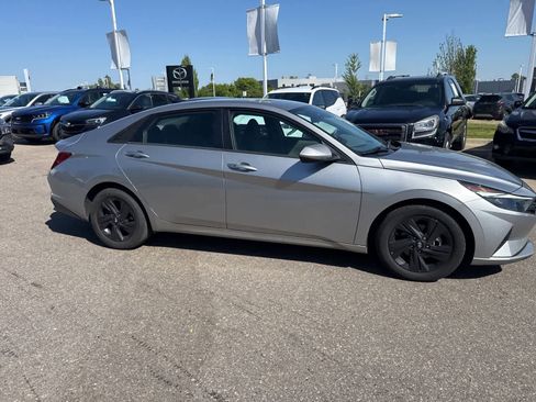 Used 2022 Hyundai Elantra SEL FWD image 4