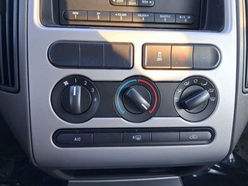 Used 2010 Ford Edge SE image 21