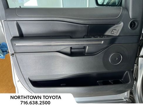 Used 2023 Ford Expedition XLT image 5
