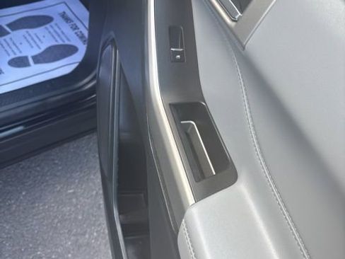 Used 2023 Ford Explorer XLT w/ Equipment Group 202A AWD/4WD image 6