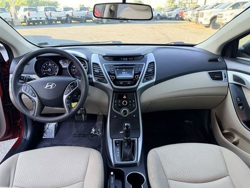 Used 2014 Hyundai Elantra SE w/ Option Group 02 FWD image 19