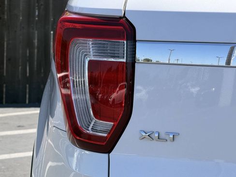 Used 2017 Ford Explorer XLT w/ Equipment Group 202A FWD image 24