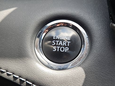 Used 2022 Toyota Highlander XLE image 26