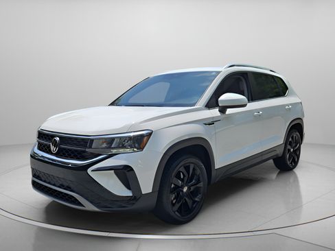 Certified 2023 Volkswagen Taos SE FWD image 1