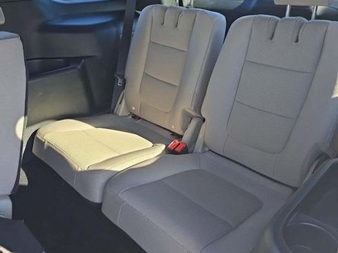 Used 2019 Ford Explorer XLT image 9