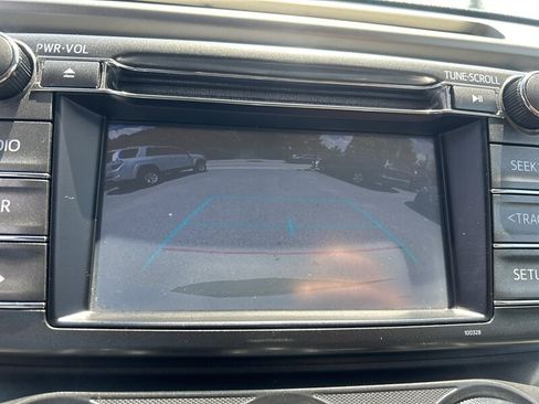 Used 2015 Toyota RAV4 LE AWD/4WD image 14