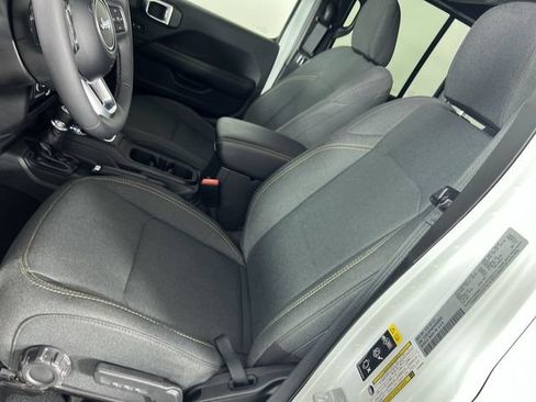 Used 2025 Jeep Wrangler Unlimited Sahara w/ Safety Group AWD/4WD image 19