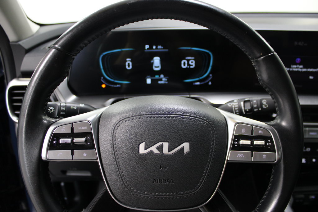 Used 2025 Kia Telluride S FWD image 32
