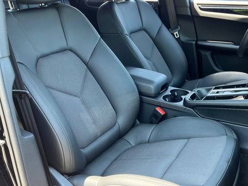 Certified 2026 Porsche Macan AWD/4WD image 17