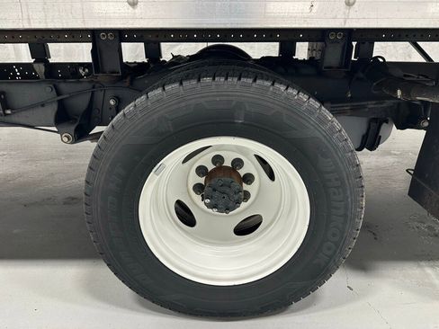 Used 2024 Ford E-350 and Econoline 350 Super Duty image 45