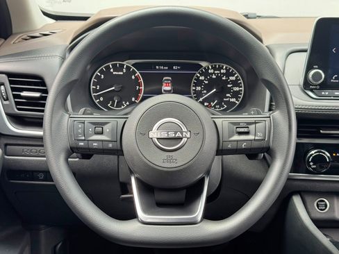 Used 2023 Nissan Rogue S AWD/4WD image 18
