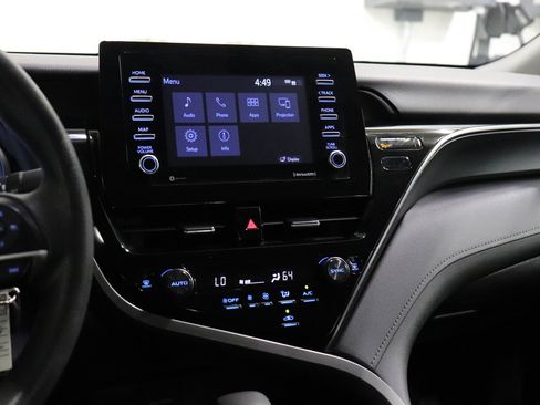 Used 2022 Toyota Camry LE image 34