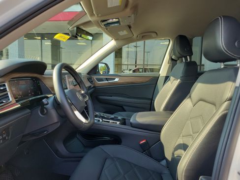 Used 2025 Volkswagen Atlas SE FWD image 15