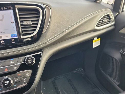 New 2026 Chrysler Pacifica Select image 25