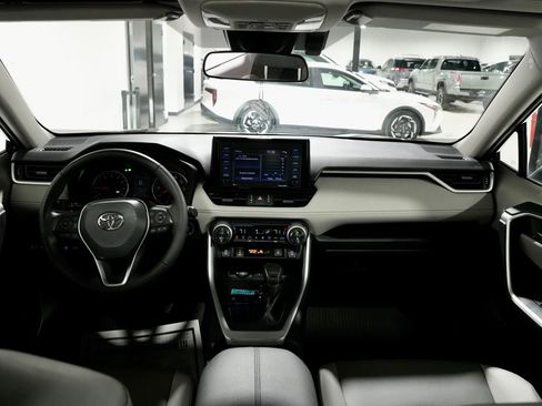 Used 2022 Toyota RAV4 XLE Premium image 15