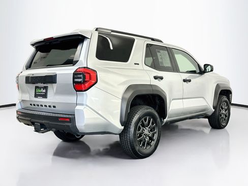 Used 2025 Toyota 4Runner SR5 AWD/4WD image 9