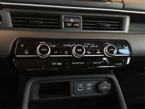 Used 2025 Honda Pilot Touring image 24