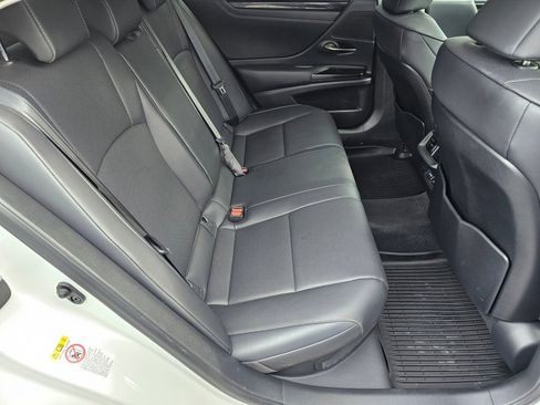 Used 2019 Lexus ES 300h 300h image 25