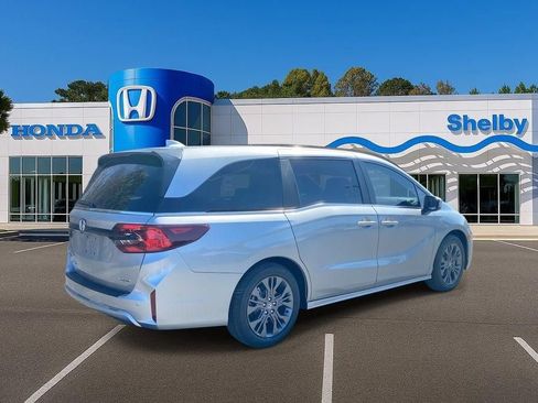 New 2026 Honda Odyssey Touring image 8
