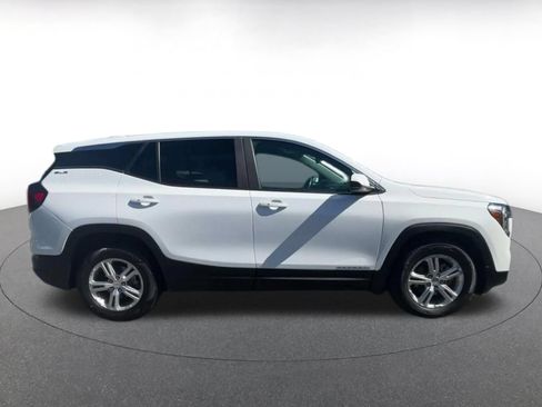 Used 2024 GMC Terrain SLE FWD image 16