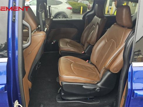 Used 2019 Chrysler Pacifica Limited w/ Advanced Safetytec Group image 13
