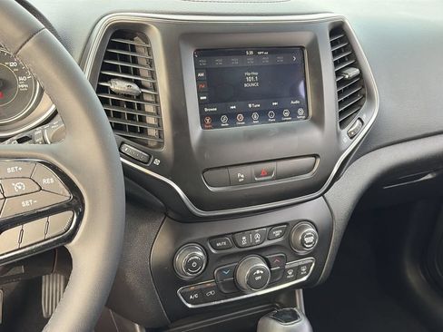 Used 2020 Jeep Cherokee Latitude Plus FWD image 20
