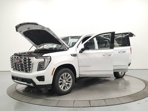 Used 2025 GMC Yukon XL Denali AWD/4WD image 11
