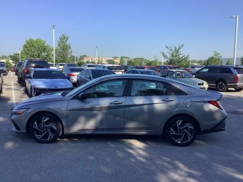 Used 2025 Hyundai Elantra Sport w/ Cargo Package FWD image 8