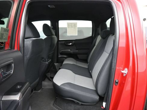 Used 2022 Toyota Tacoma TRD Sport w/ Technology Package AWD/4WD image 17