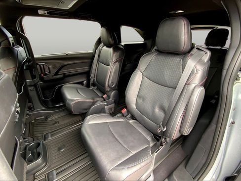 Used 2025 Toyota Sienna XSE w/ XSE Plus Package AWD/4WD image 21