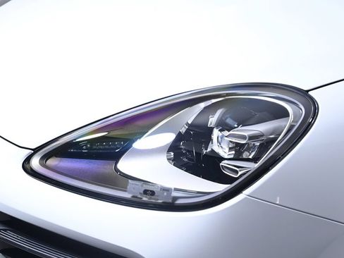 Certified 2023 Porsche Cayenne Coupe AWD/4WD image 23