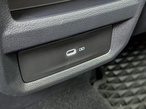 Used 2025 Volkswagen Taos SE w/ Panoramic Sunroof Package image 25