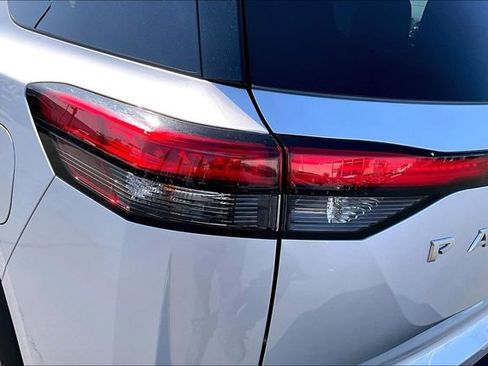Certified 2024 Nissan Pathfinder SV FWD image 22