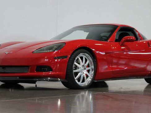 Used 2005 Chevrolet Corvette Coupe w/ Preferred Equipment Group RWD image 39