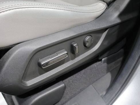 Used 2025 Honda Pilot Touring image 13