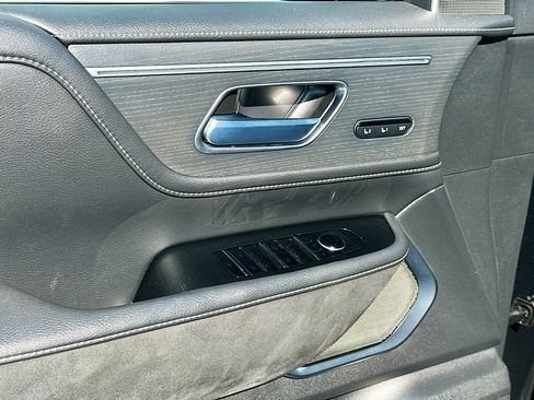 Used 2025 INFINITI QX80 Sensory image 17