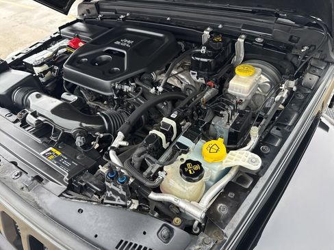 Used 2021 Jeep Wrangler Unlimited Sahara image 29